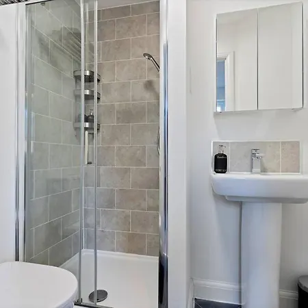 Luxury Centre Townhouse With Free Parking - Sleeps 4 - Perfect For Contractors, Business Travellers, Families And Other Groups - Near Bullring, Newstreet, Selfridges, Nec, Nia & Airport Birmingham