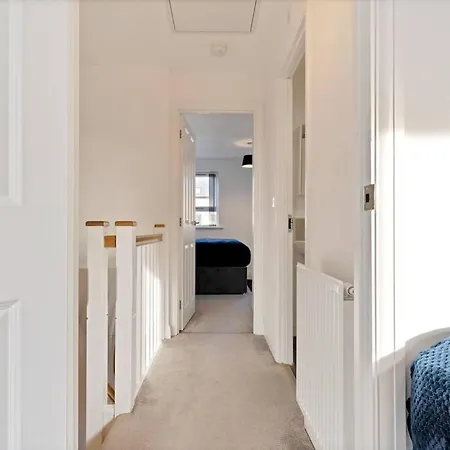 Luxury Centre Townhouse With Free Parking - Sleeps 4 - Perfect For Contractors, Business Travellers, Families And Other Groups - Near Bullring, Newstreet, Selfridges, Nec, Nia & Airport Birmingham