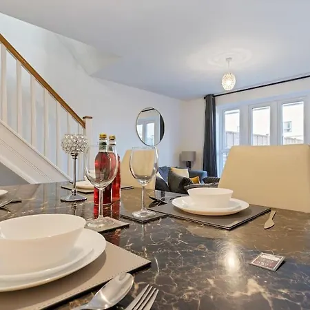 Luxury Centre Townhouse With Free Parking - Sleeps 4 - Perfect For Contractors, Business Travellers, Families And Other Groups - Near Bullring, Newstreet, Selfridges, Nec, Nia & Airport Apartament
